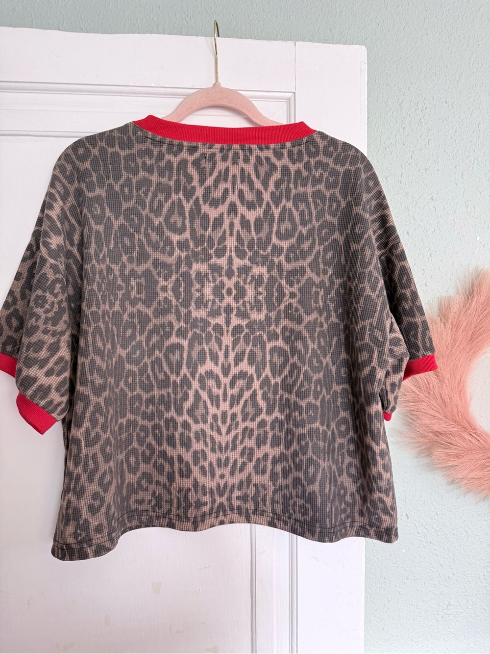 Leopard Print Women's Set with Red Trim - Picture 7 of 8
